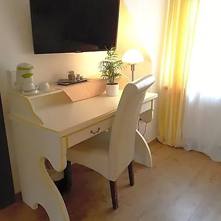 Papen Aenne 3*